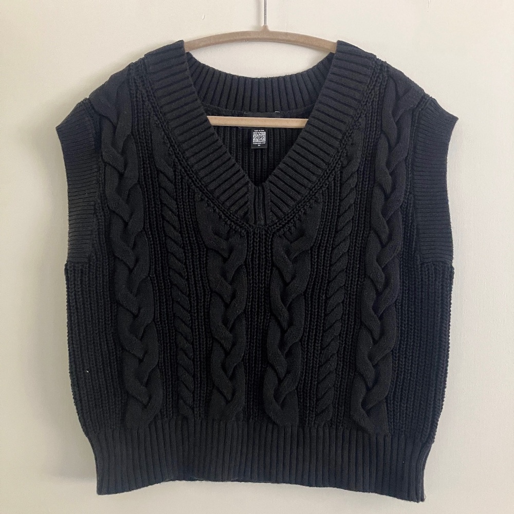 Black cotton blend cable knit Express V-neck vest size XS
